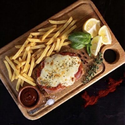 Milanesa de Ternera a la Napolitana C/ Papas Fritas
