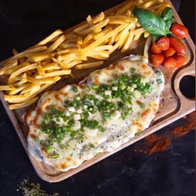 Milanesa de Ternera XL c/ Verdeo y Salsa Blanca